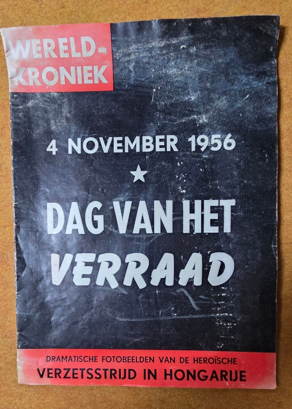 Wereldkroniek 1956 - Dag van het Verraad, Boeken, Ophalen of Verzenden, Gelezen, Krant