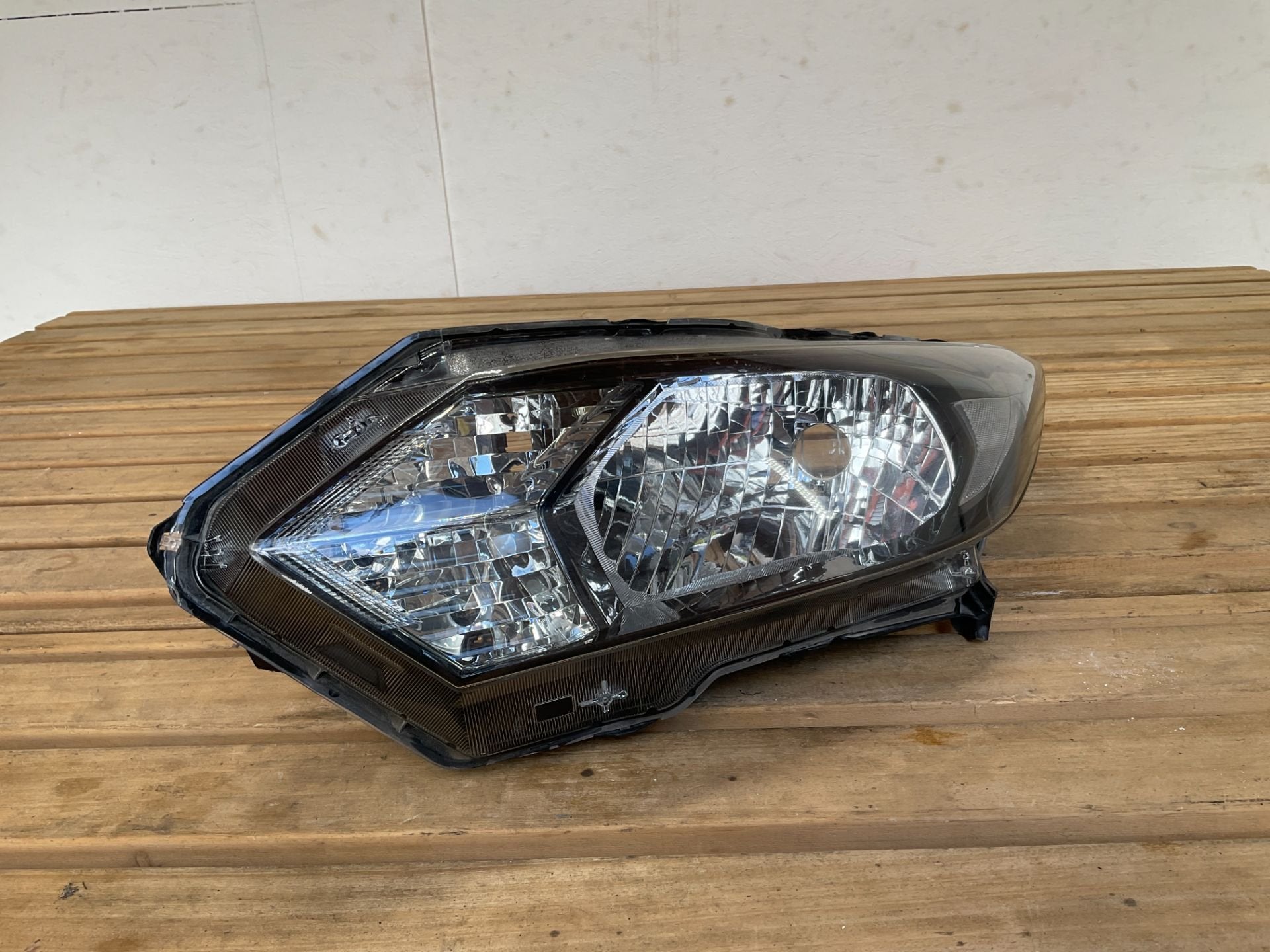 Koplamp Honda HR-V HRV 15 18(RH) 180879486 33100T7SA01 b6-45, Gebruikt, Info@honda.co.jp, Ophalen of Verzenden, Minami-Aoyama 2-chome 1-1
107-8556  Tokyo