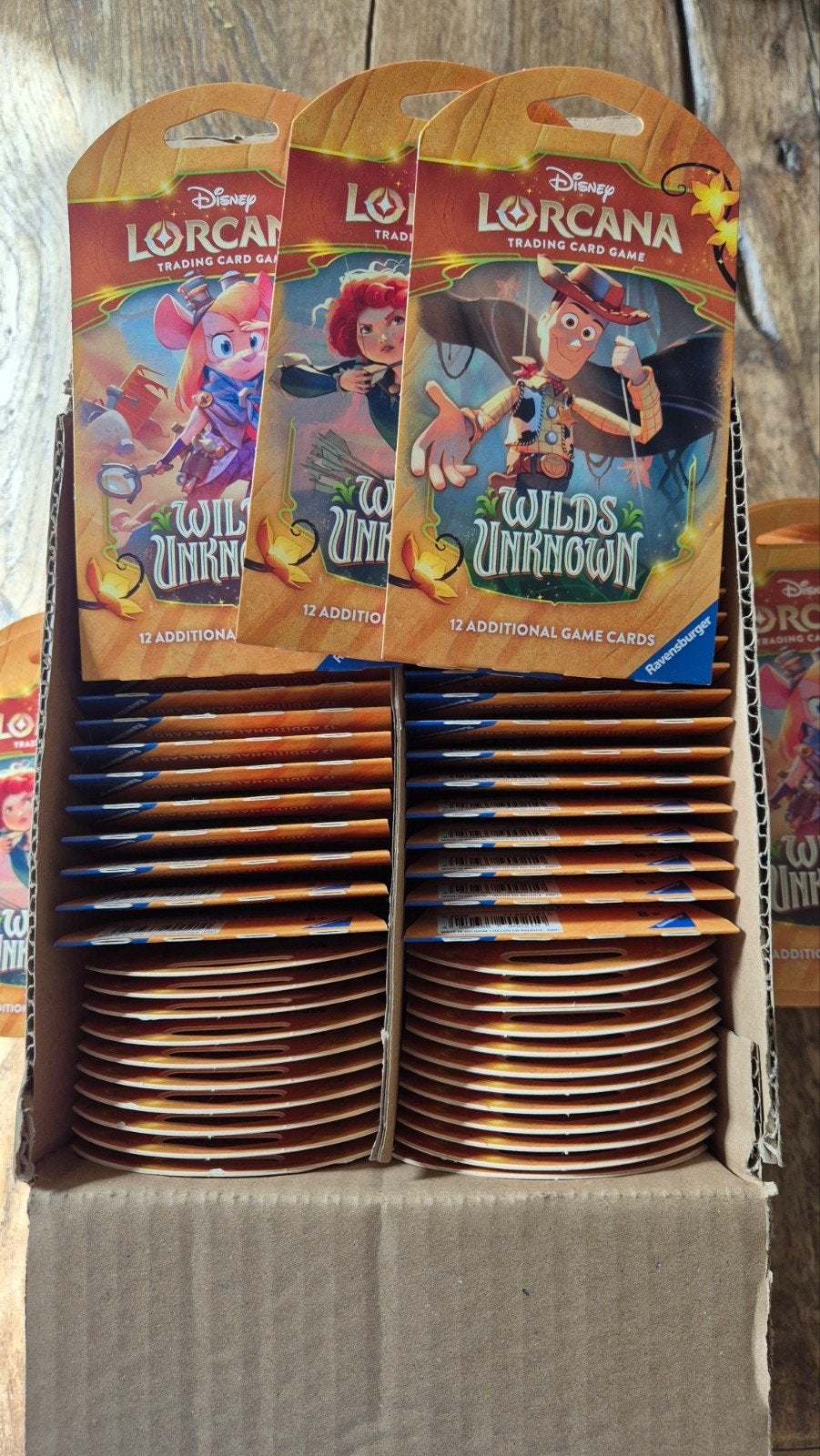 Disney Lorcana Wilds Unknown Sleeved Boosters, Ophalen of Verzenden, Nieuw, Booster
