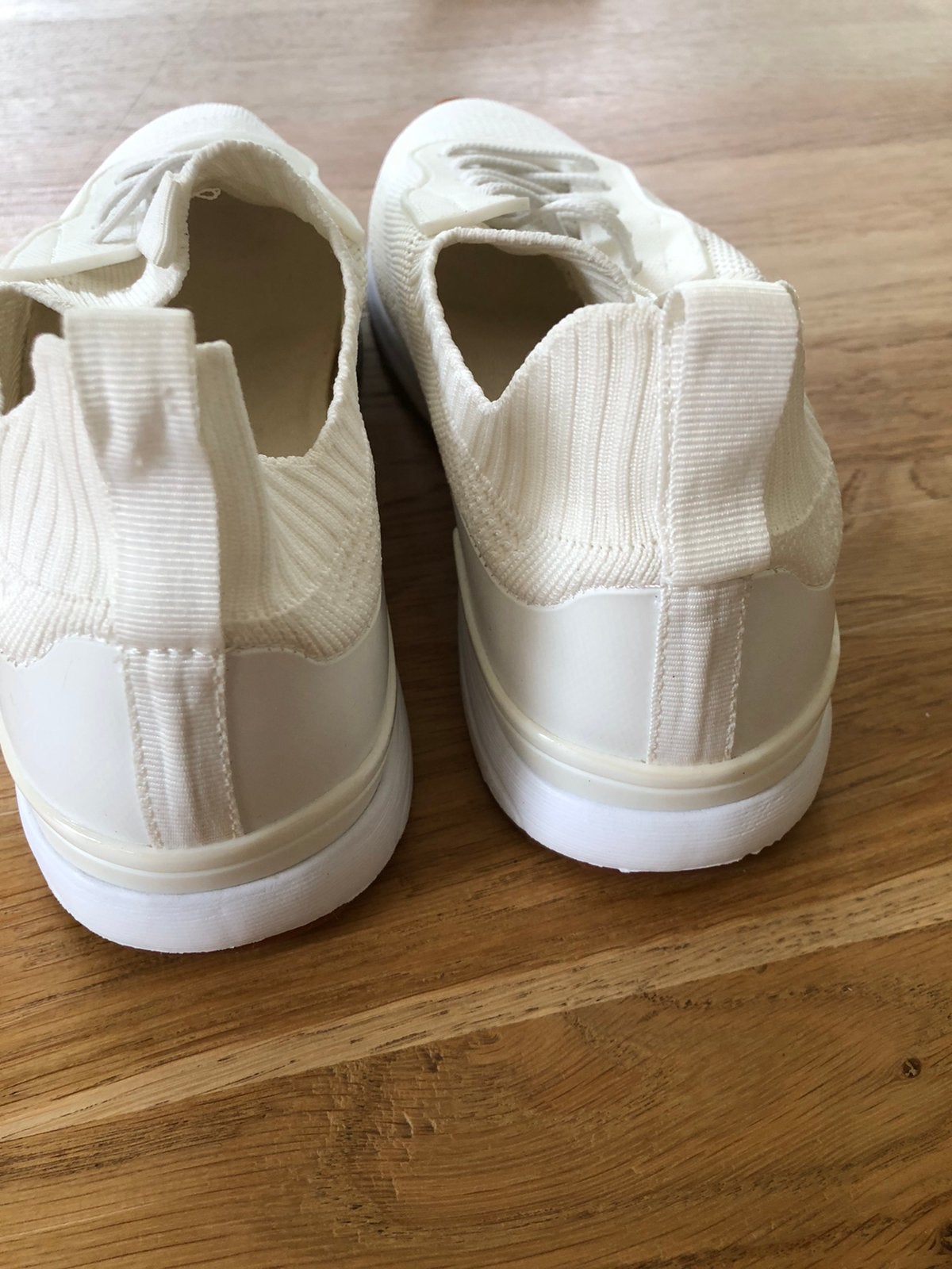 Elastische sport/wandel schoenen Wit maat 43, Schoentjes, Jongetje of Meisje, Ophalen of Verzenden, Zo goed als nieuw