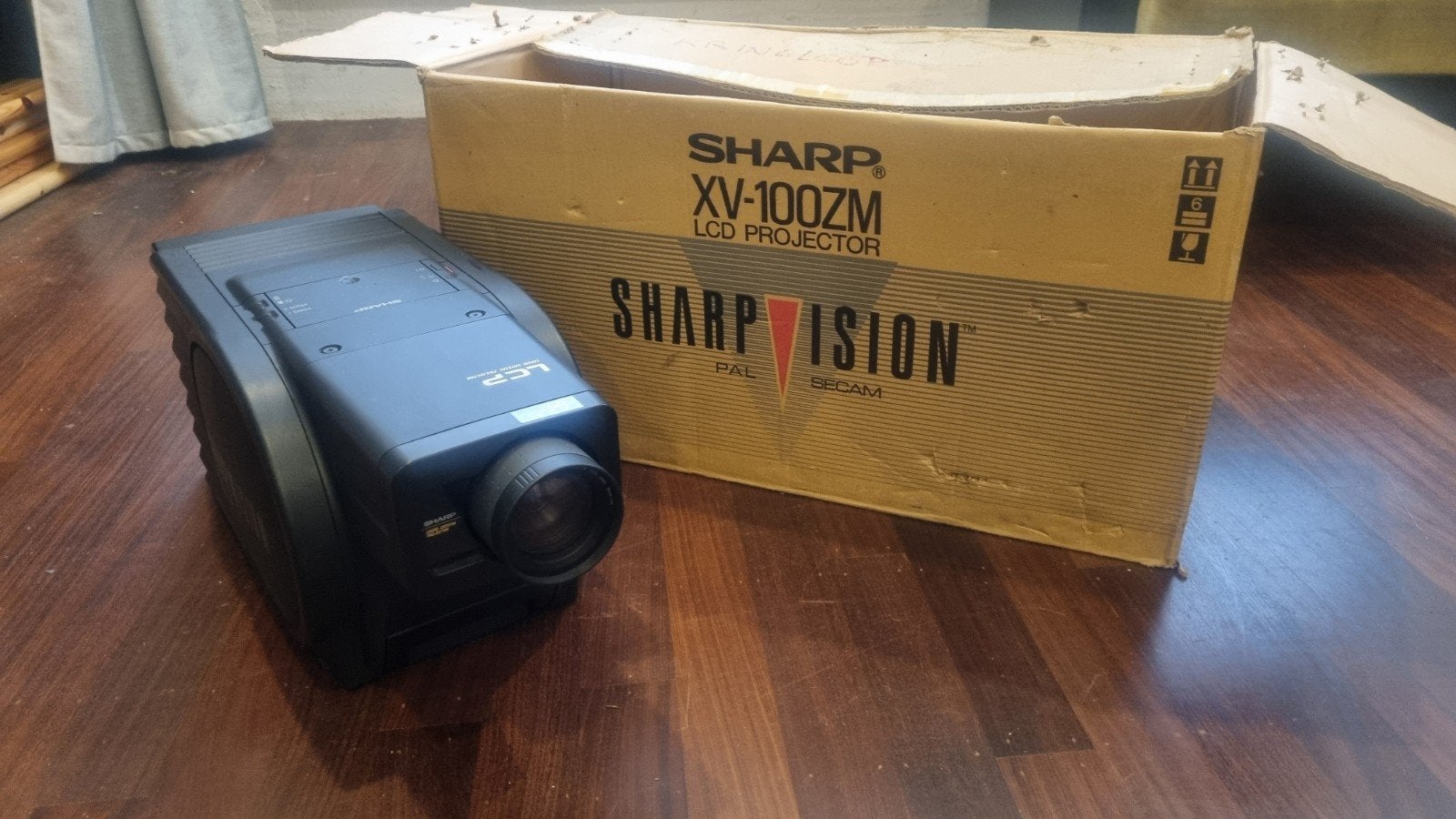 Retro Sharp Vision XV-100ZM LCD Projector beamer, Ophalen of Verzenden, Zo goed als nieuw, LCD, Overige resoluties