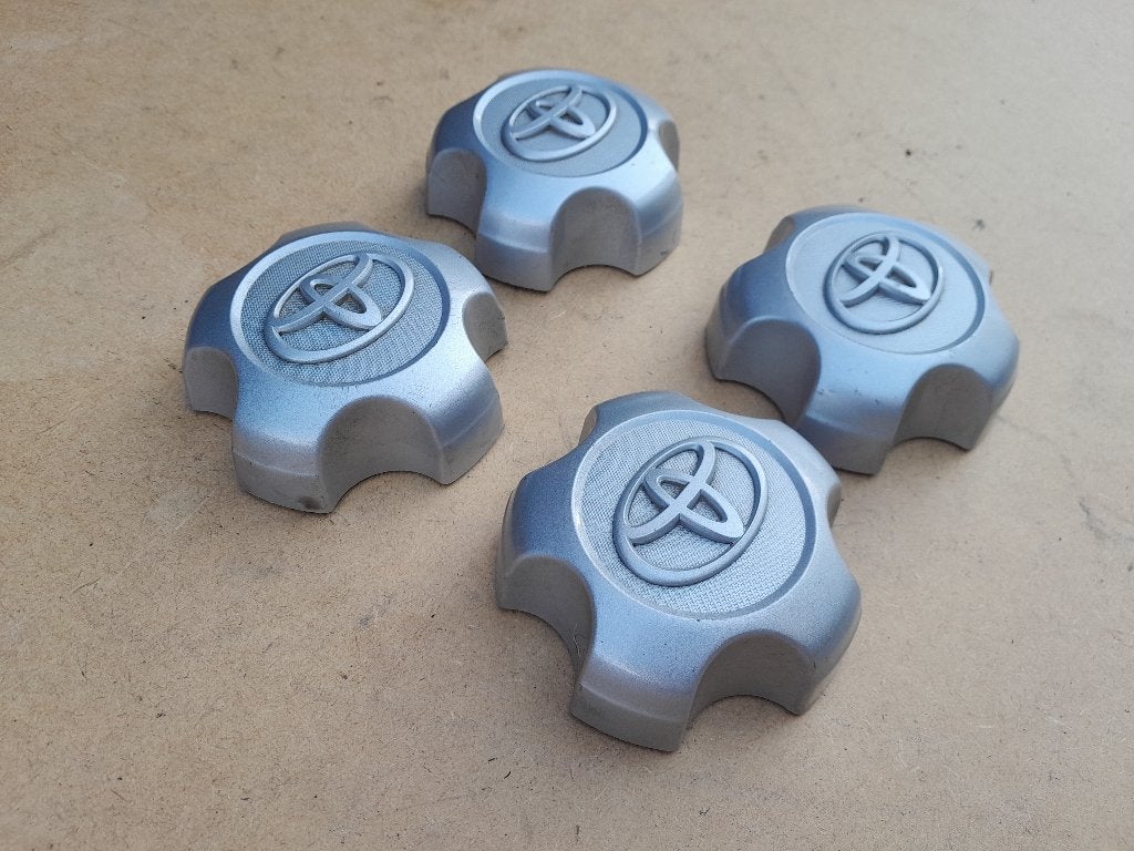Foto 4 van NAAFDOPPEN - Origineel - TOYOTA RAV4 / FUNCRUISER - 4 Stuks