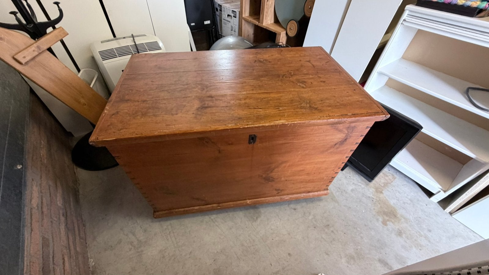 Mooie oude houten kist uit Oostenrijk, Huis en Inrichting, Woonaccessoires | Kisten, Ophalen, 50 – 75, Gebruikt, 50 tot 100 cm