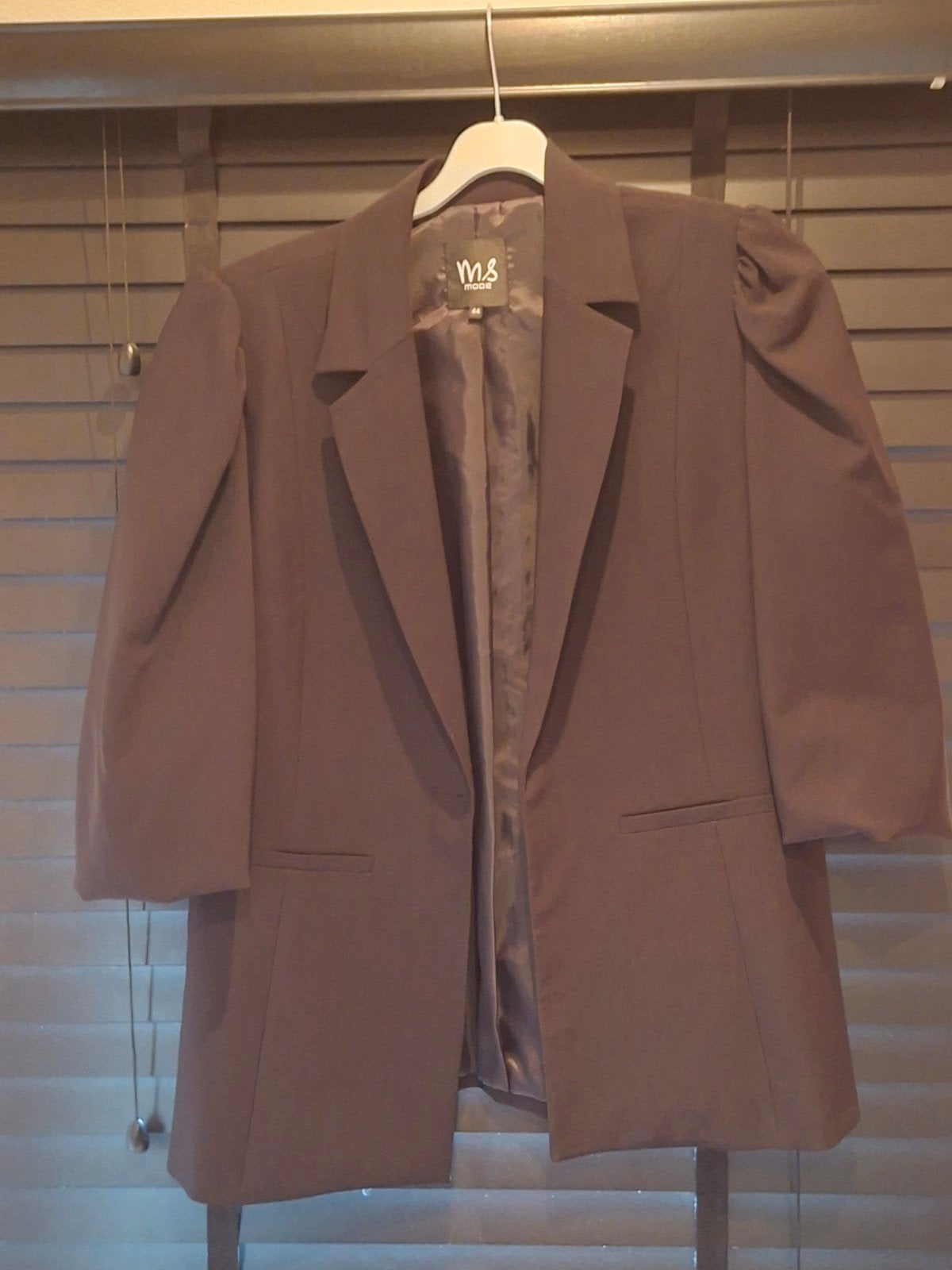 MS Mode blazer zwart met pofmouwen  maat 44., Kleding | Dames, Jasjes, Kostuums en Pakken, Zwart, Maat 42/44 (L), Onbekend, Ophalen of Verzenden
