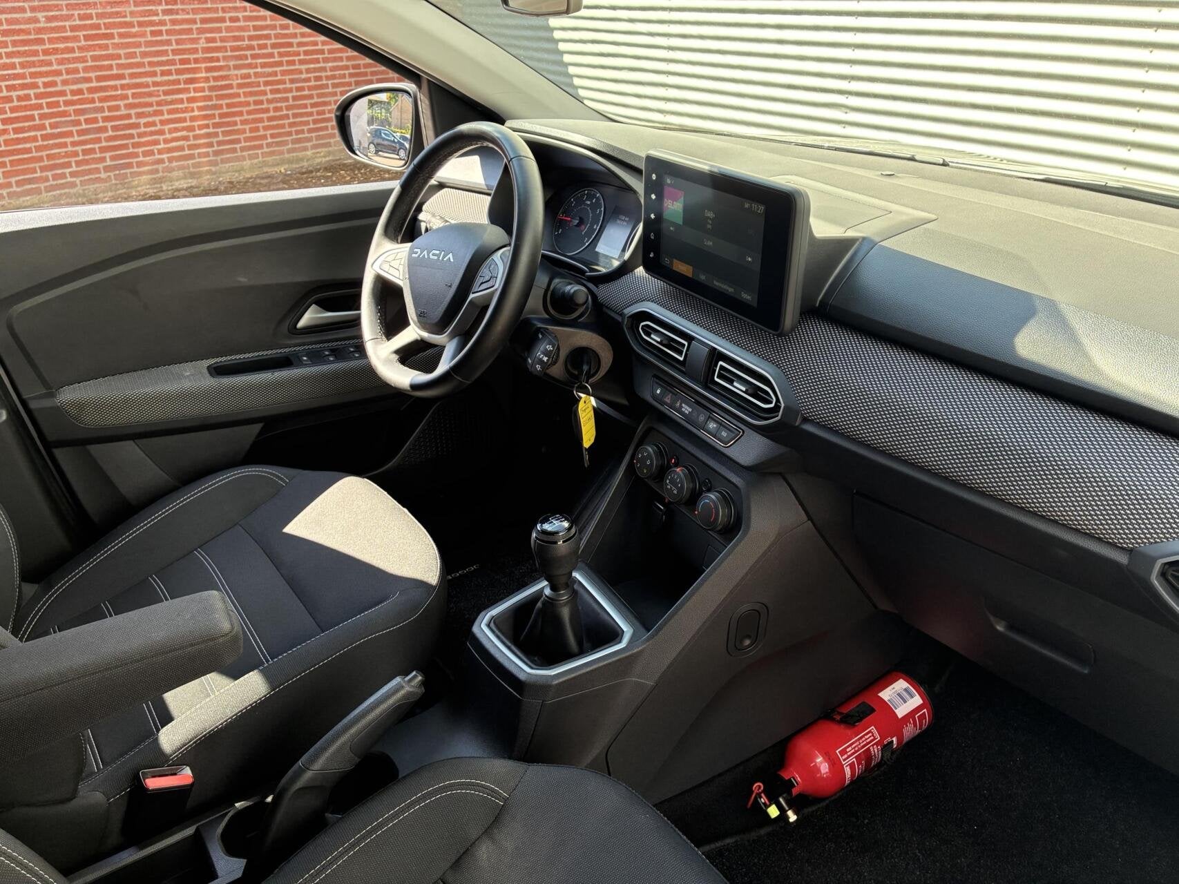 Dacia Jogger 1.0 TCe Carplay Cruise Led navi Camera BJ 2024, Auto's, Voorwielaandrijving, Stof, Zwart, Met garantie (alle)