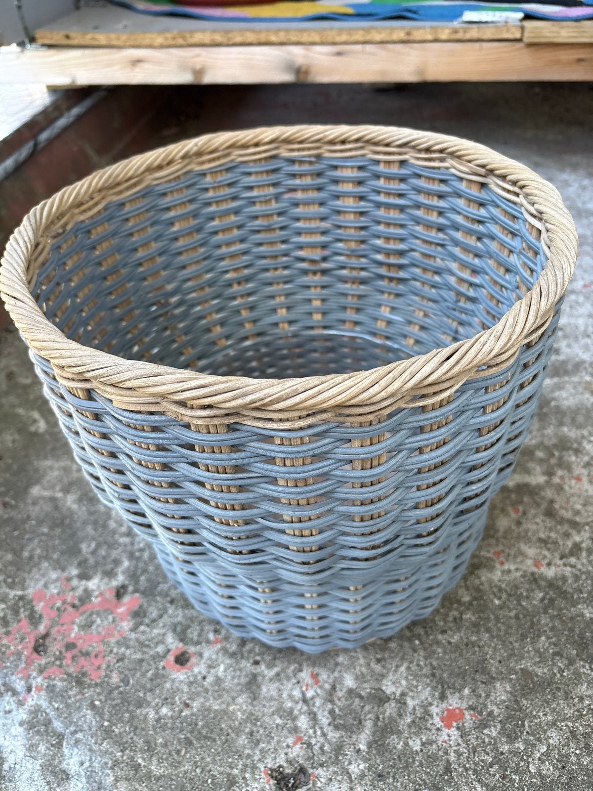 Stijlvolle rieten mand - Grijs/beige, Ophalen, Gebruikt, Gevlochten, Mand