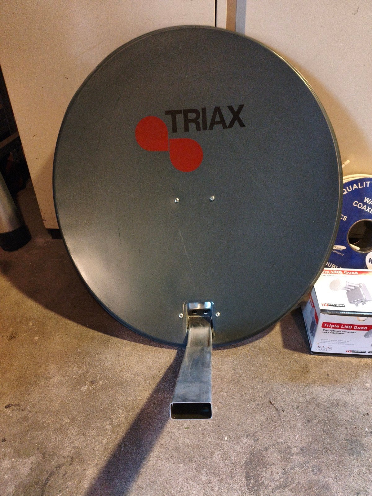 Triax schotelantenne - nieuw, Ophalen, Zo goed als nieuw, (Schotel)antenne, Overige merken