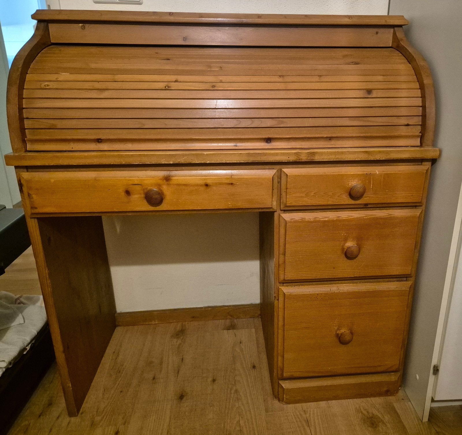 Gratis af te halen. Meubels, geloogd grenen en licht eiken, Ophalen, Gebruikt