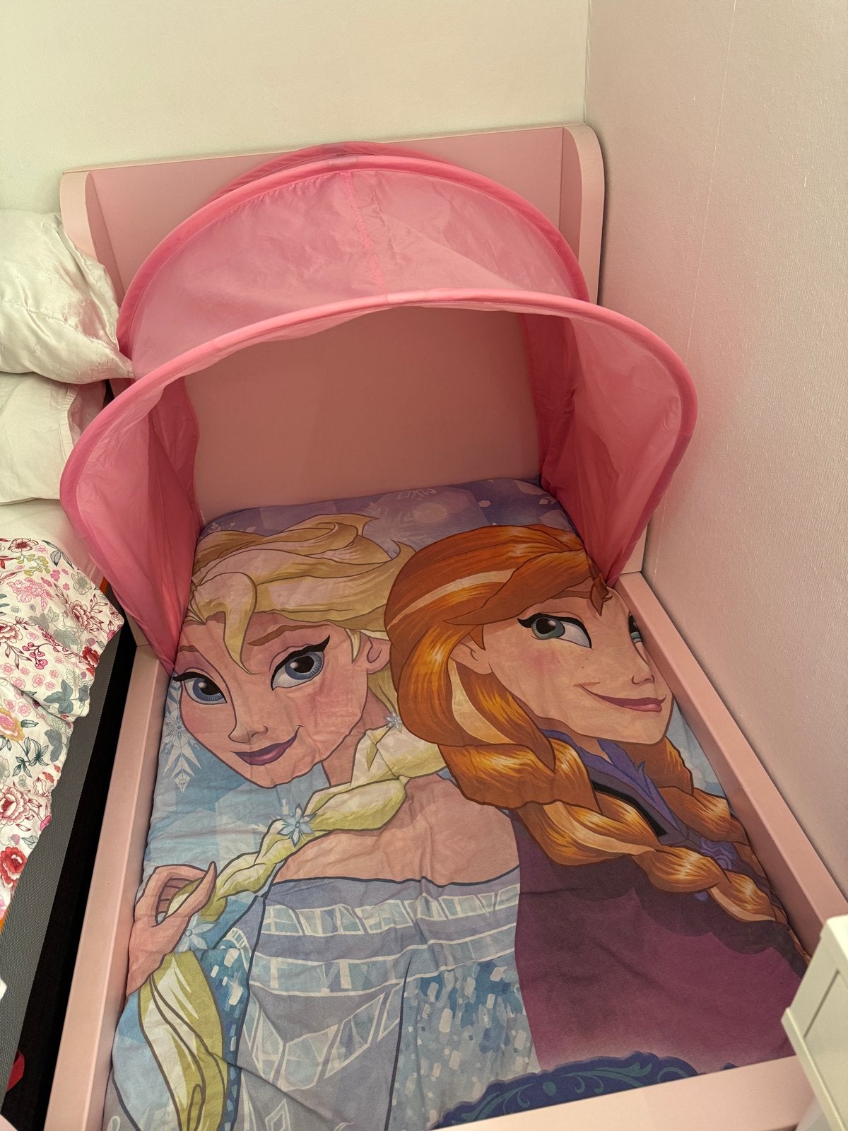IKEA BUSUNGE meegroeibed roze met matras en tent, 85 tot 100 cm, Gebruikt, Ophalen of Verzenden, Matras