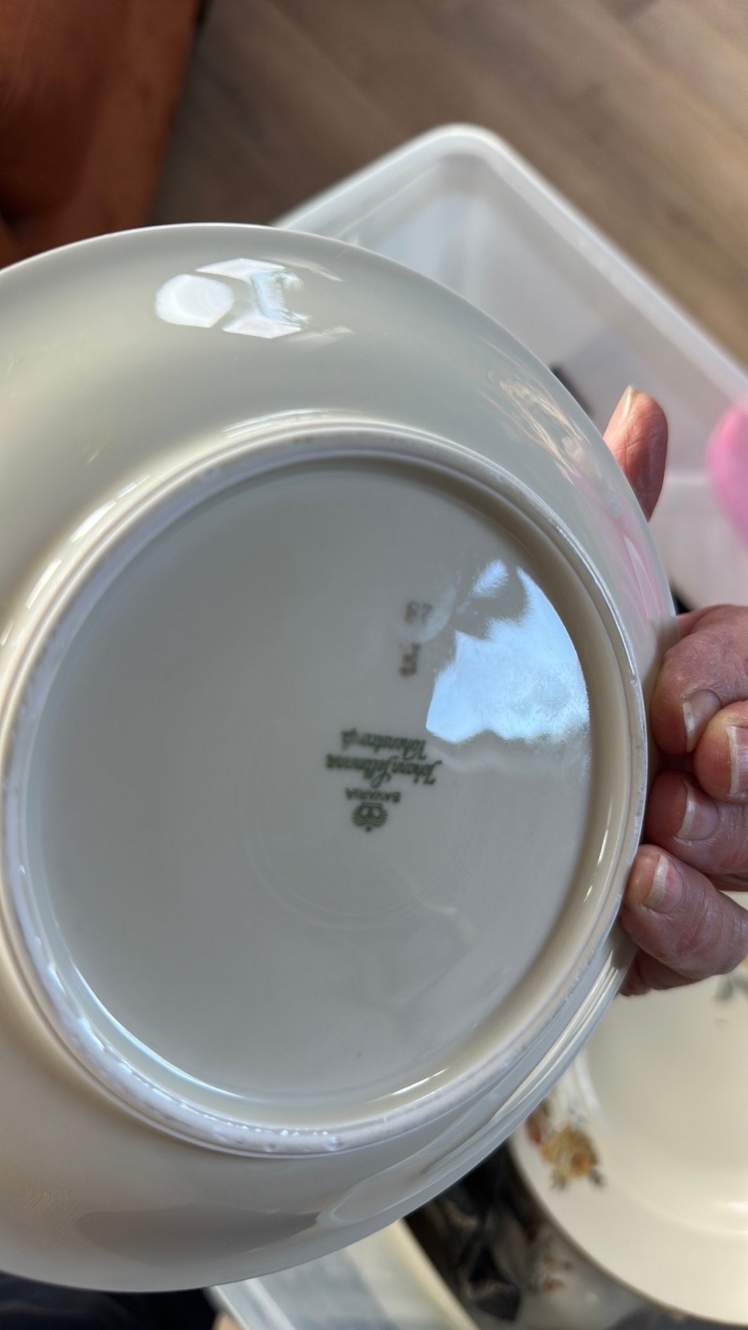 Foto 7 van servies met rozenmotief in Curver boxen MOET SNEL Weg