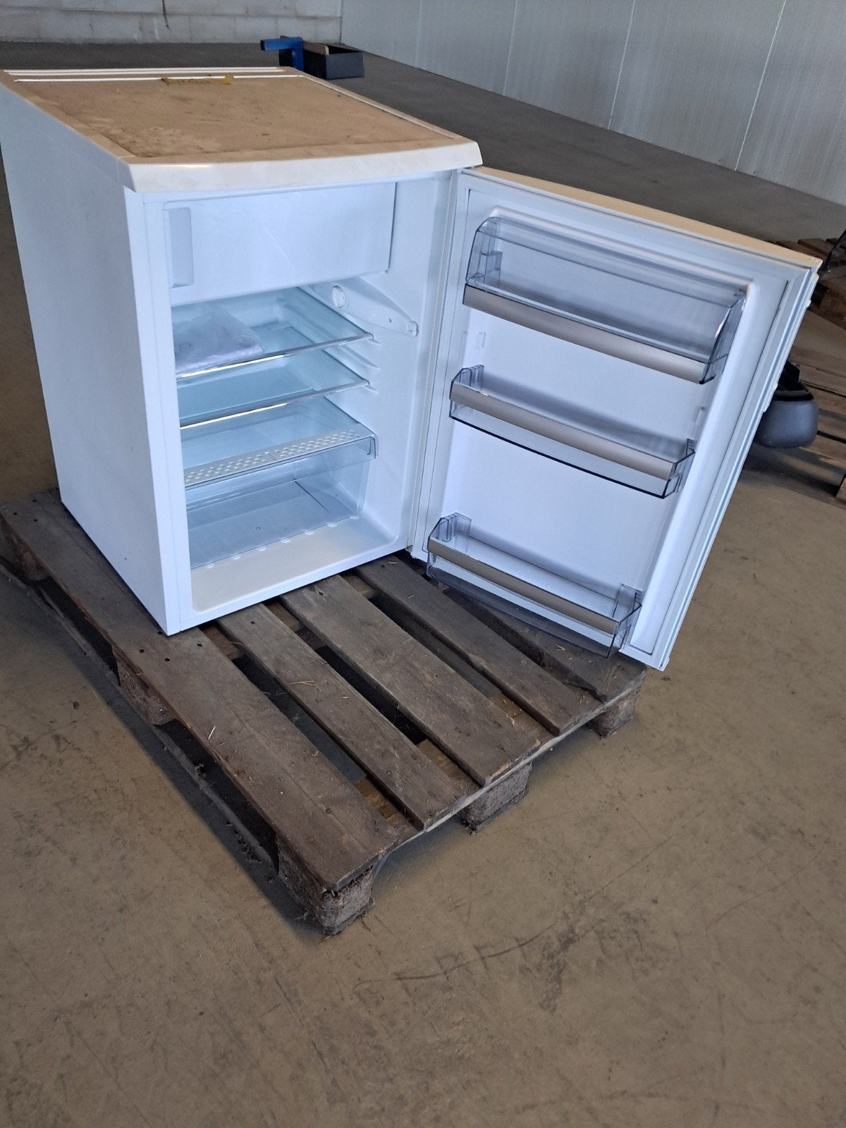 nieuwe koelkast, 75 tot 100 liter, Nieuw, 45 tot 60 cm, Met vriesvak