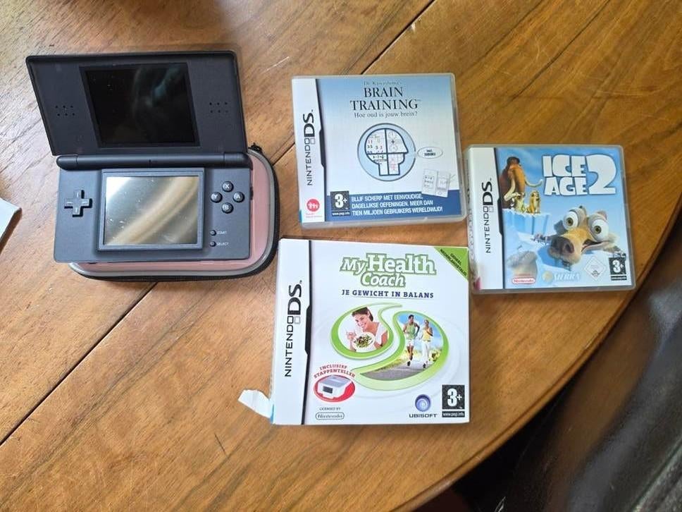 Nintendo DS Lite met games en hoesje - Zo goed als nieuw, Spelcomputers en Games, Spelcomputers | Nintendo DS, Zwart, Ophalen of Verzenden