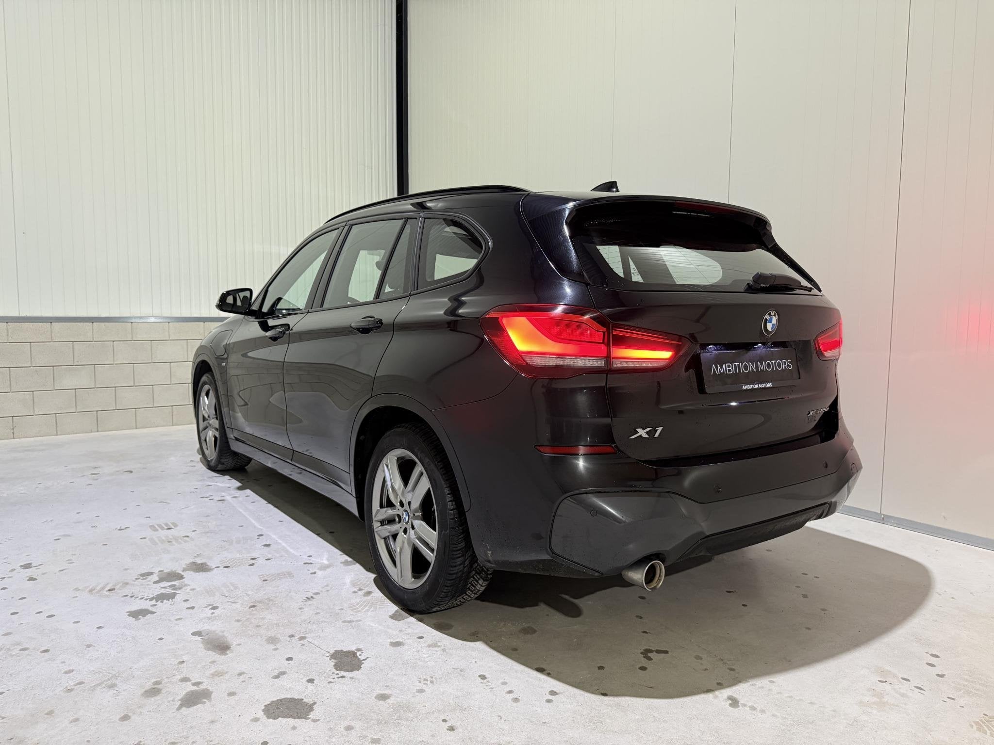 BMW X1 xDrive25e eDrive M-Sport Pano/Ambient/Camera, Auto's, Stof, Gebruikt, Euro 6, Automatische klimaatregeling