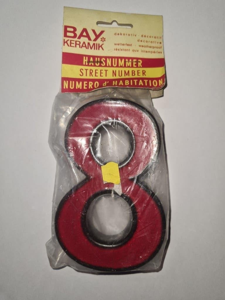 Vintage Bay Keramik Huisnummer 8 - NOS Nieuw in verpakking, Vintage, Nieuw, Ophalen of Verzenden, Rood