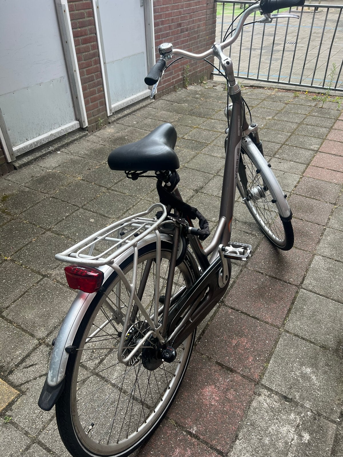 Vogue Damesfiets met 3 versnellingen en verlichting, Fietsen en Brommers, Fietsen | Dames | Damesfietsen, Ophalen, Gebruikt, Overige merken