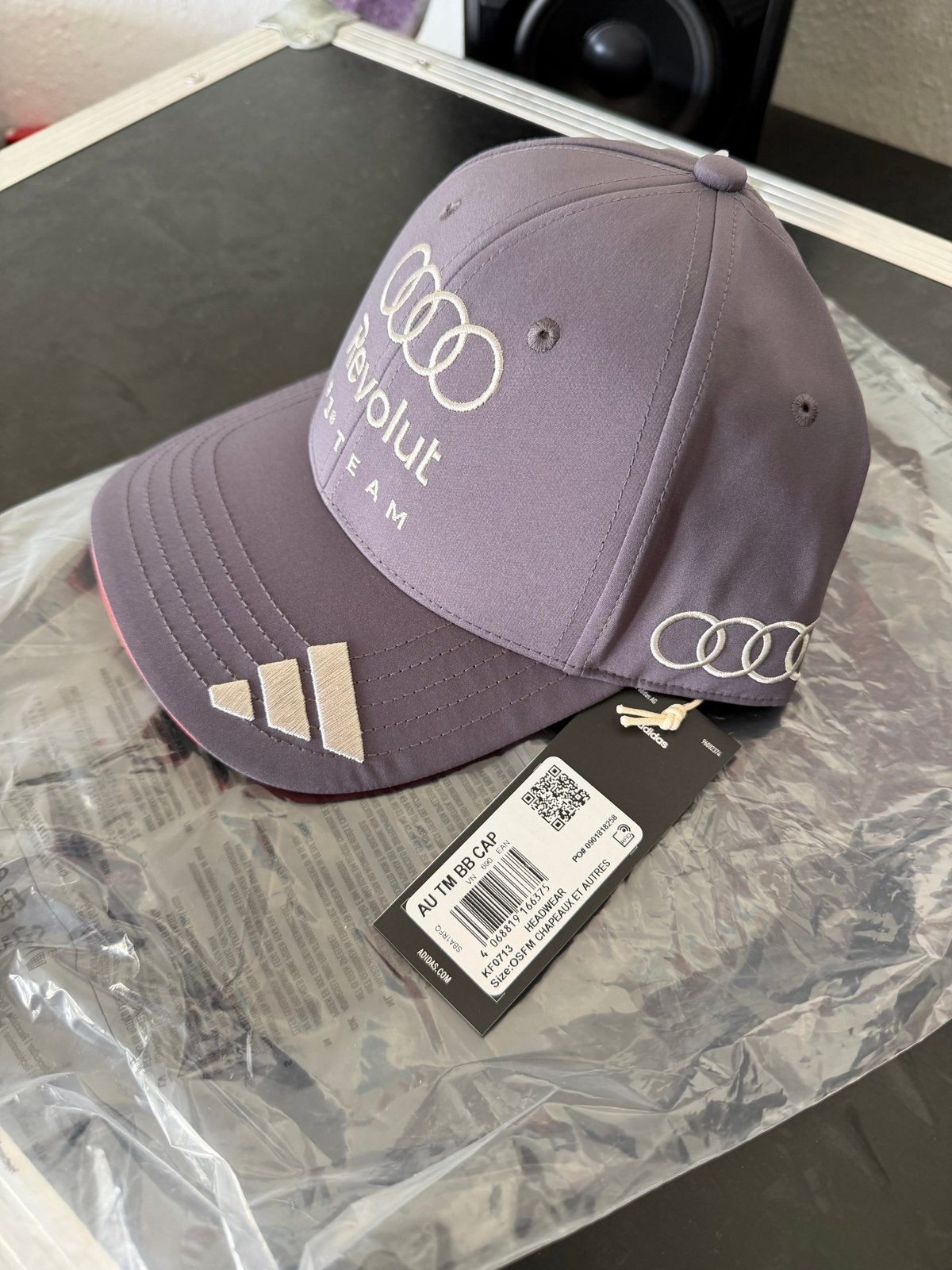 Audi Revolut F1 Team Pet - Nieuw met labels, Ophalen of Verzenden, Nieuw, One size fits all, Pet