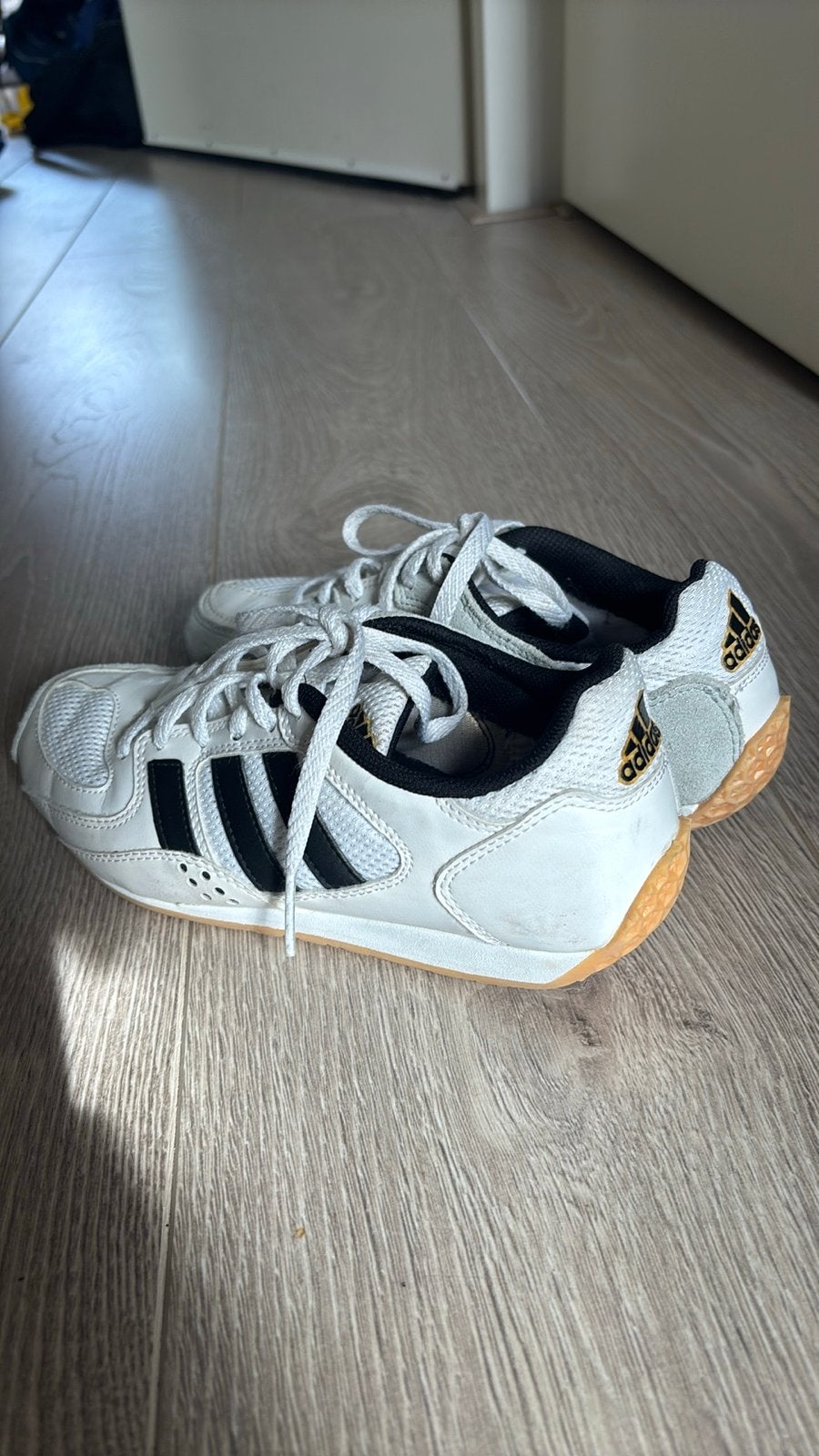 Adidas sportschoenen - wit met zwarte strepen, Ophalen, Gedragen, Wit, Sneakers of Gympen