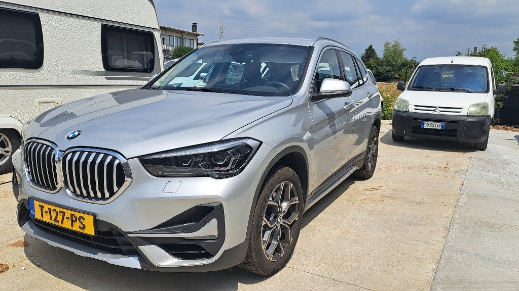 BMW X1 SDrive 2.0i XLine 192 pk Automaat 2020 Glaciersilver, 1800 kg, Zwart, Particulier, Zilver of Grijs
