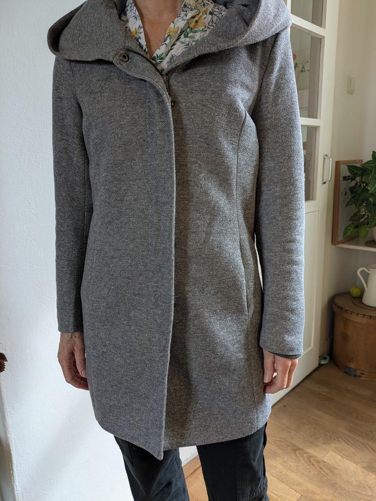 Jas van sweaterstof met voering en kapuchon, Ophalen of Verzenden, Zo goed als nieuw
