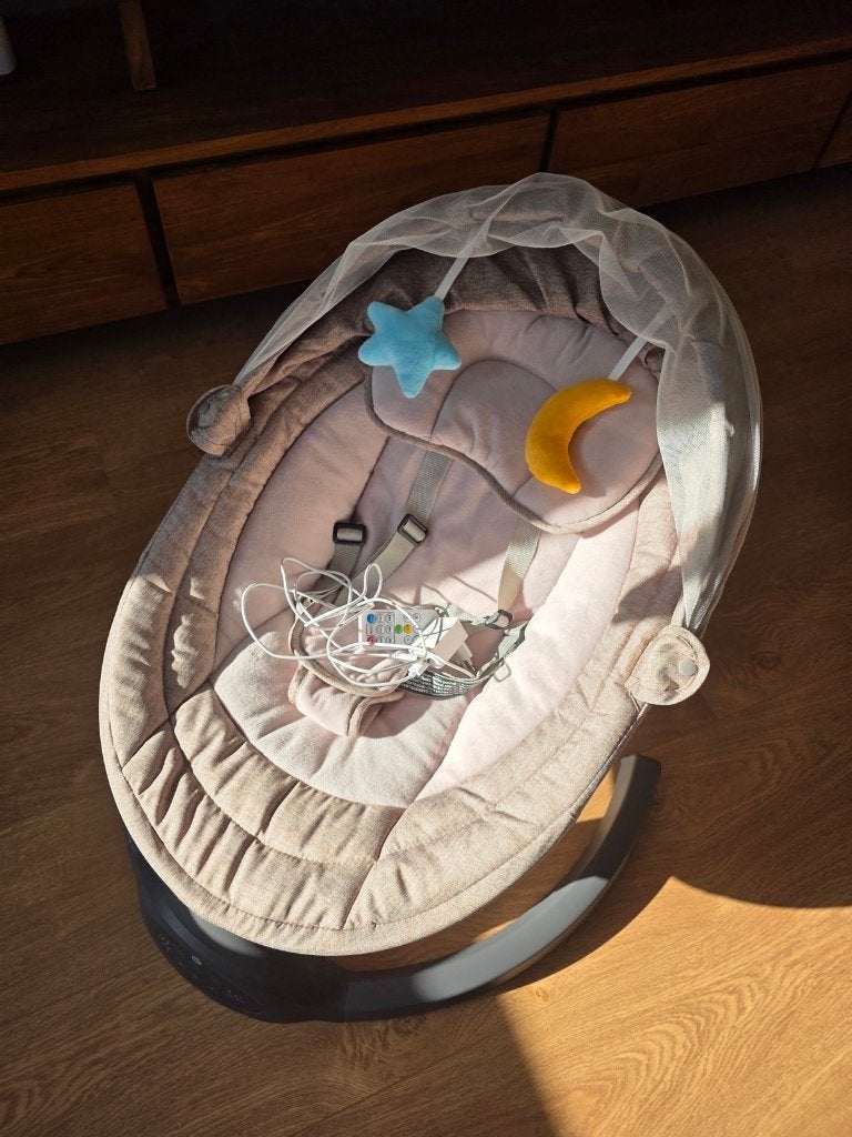 Elektrische Babyschommel met Klamboe en Afstandsbediening, Schommelstoel, Met gordel(s) of riempje(s), Zo goed als nieuw, Ophalen