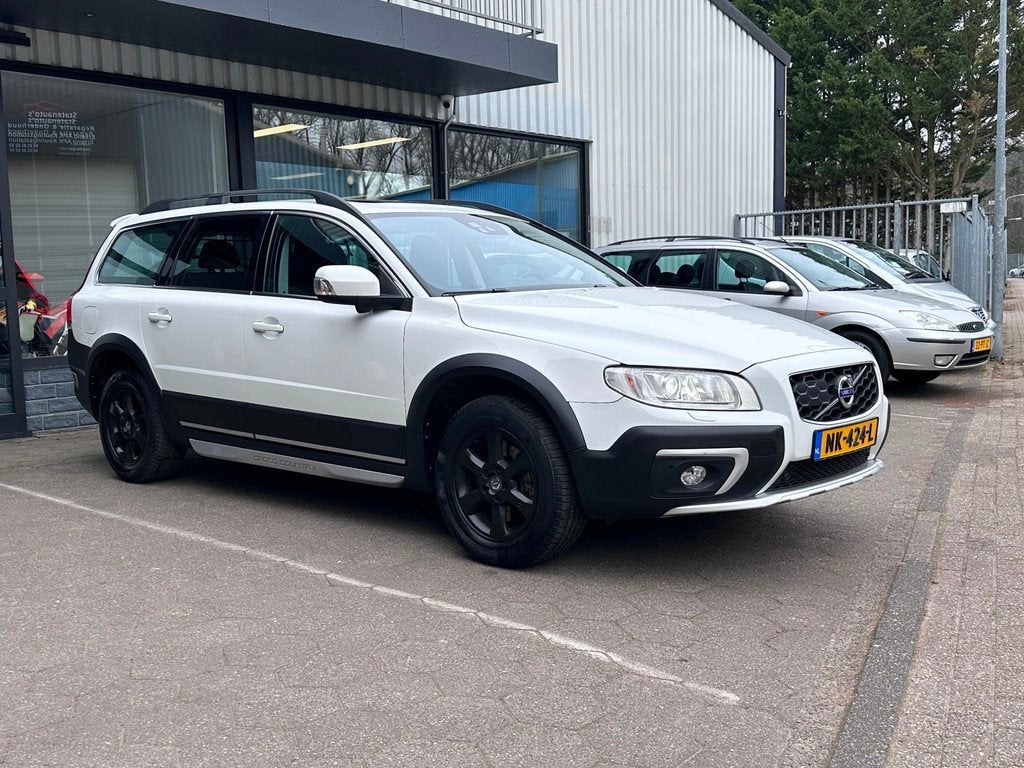 Volvo XC70 2.0 D4 FWD Summum/ Airco/Navigatie/Schuifdak/trek, Voorwielaandrijving, Euro 6, 4 cilinders, Wit