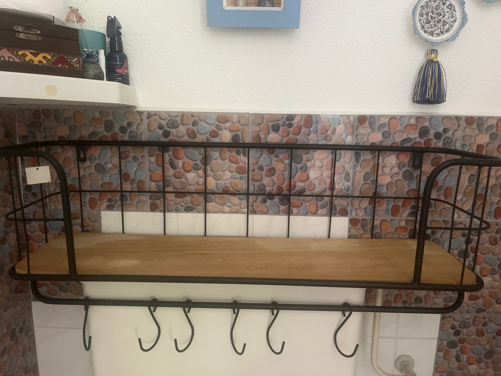 Wandrek met houten plank en haken, Ophalen, Zo goed als nieuw