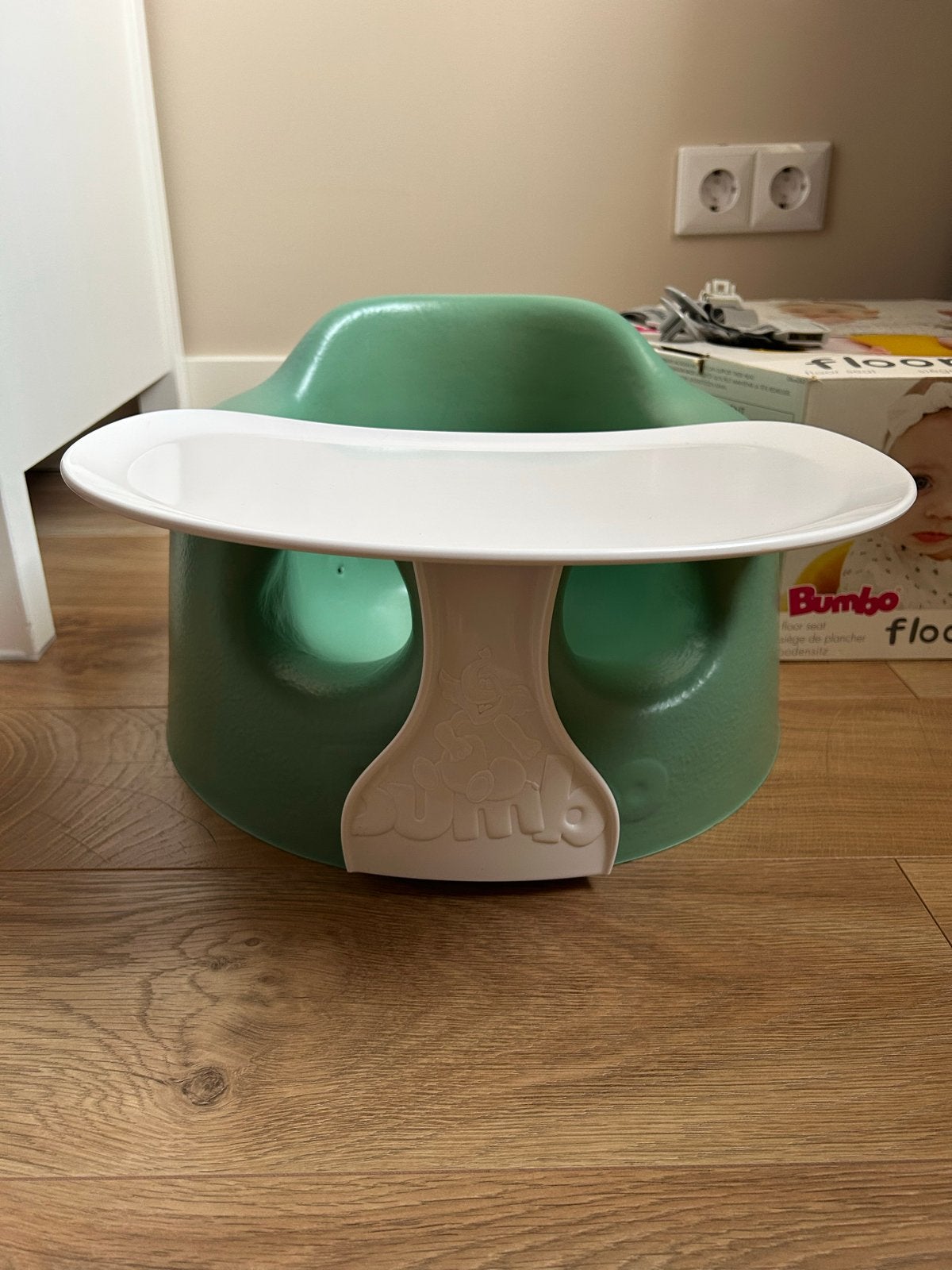 Bumbo Floor Seat met speelblad - hele nette staat, Kinderen en Baby's, Ophalen, Zo goed als nieuw, Overige typen, Afneembaar eetblad
