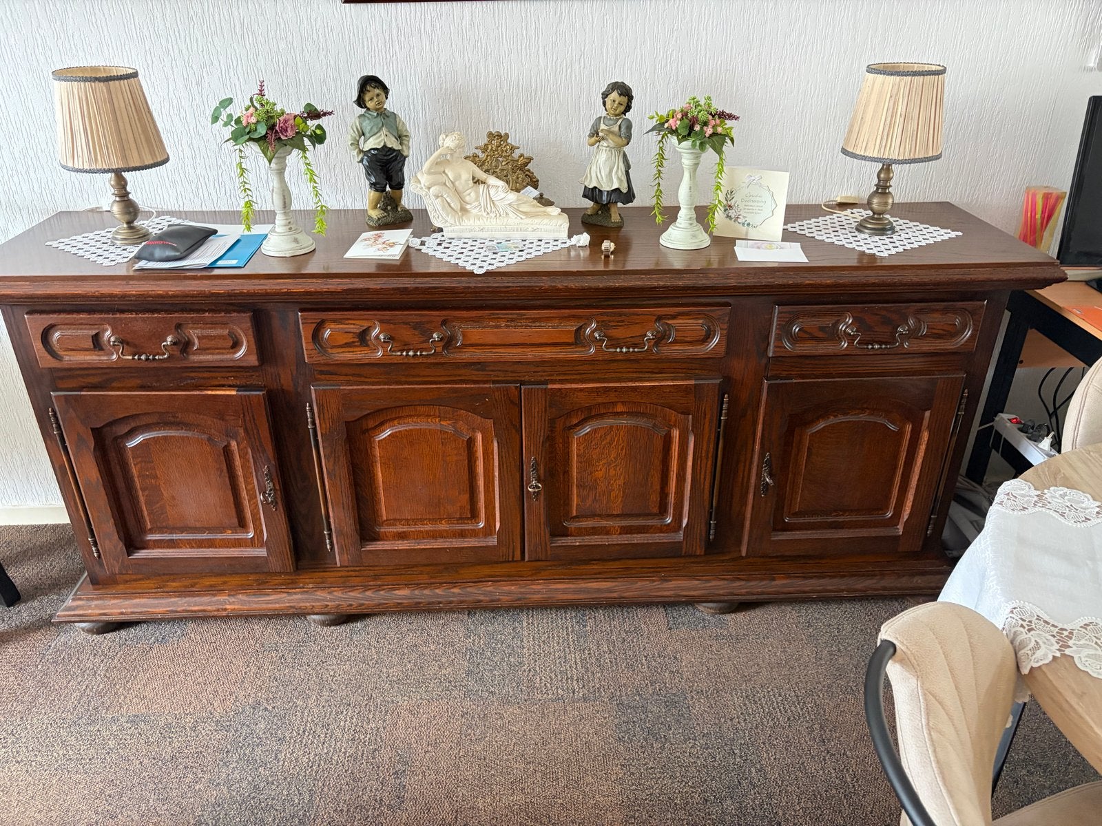 Gratis dressoir massief donker eiken ZSM ophalen, Huis en Inrichting, Gebruikt, Ophalen of Verzenden, 200 cm of meer, Met lade(s)
