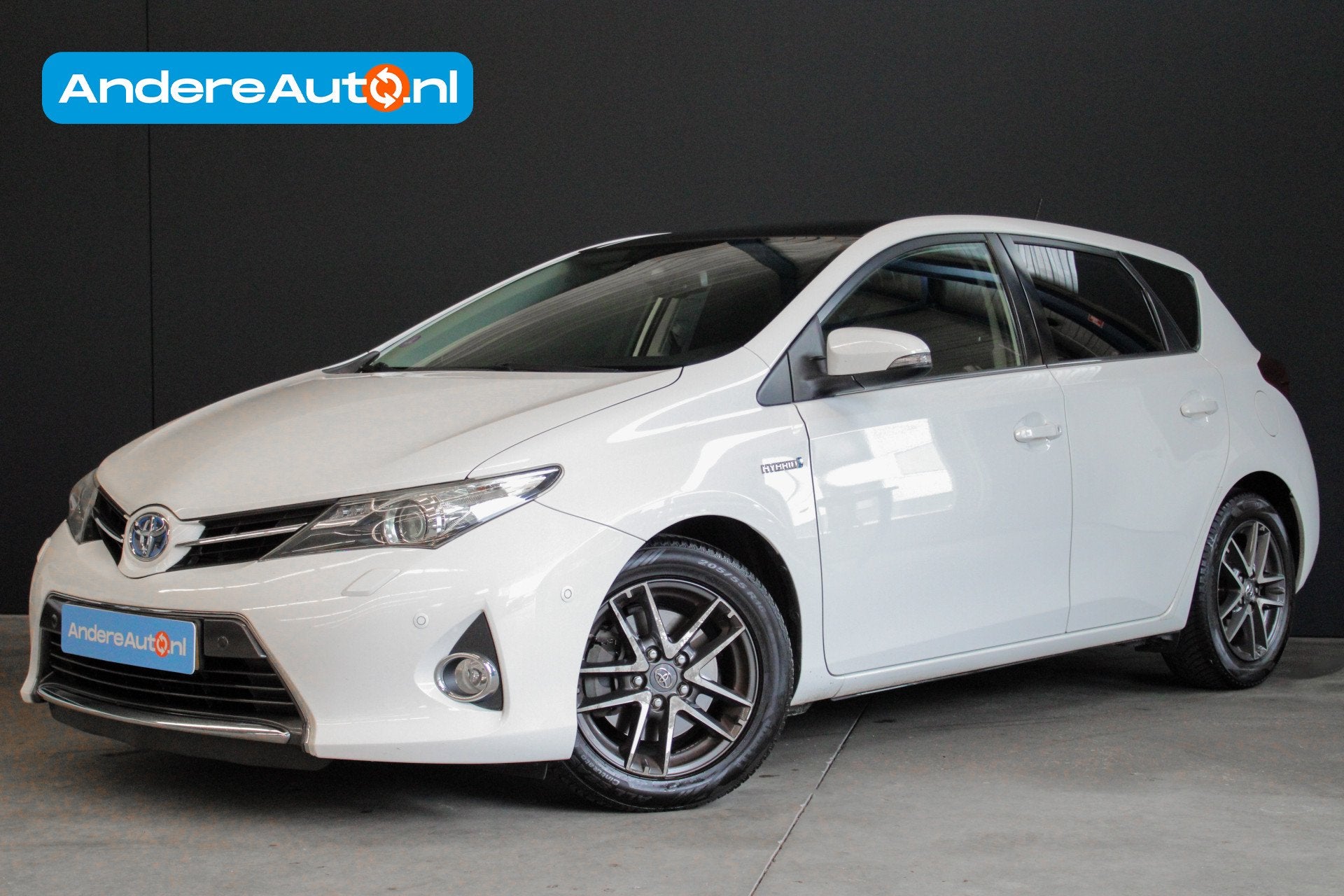 Toyota Auris 1.8 Hybrid Lease |NL auto|pano|recent onderhoud, Auto's, Euro 5, Gebruikt, Zwart, 4 cilinders