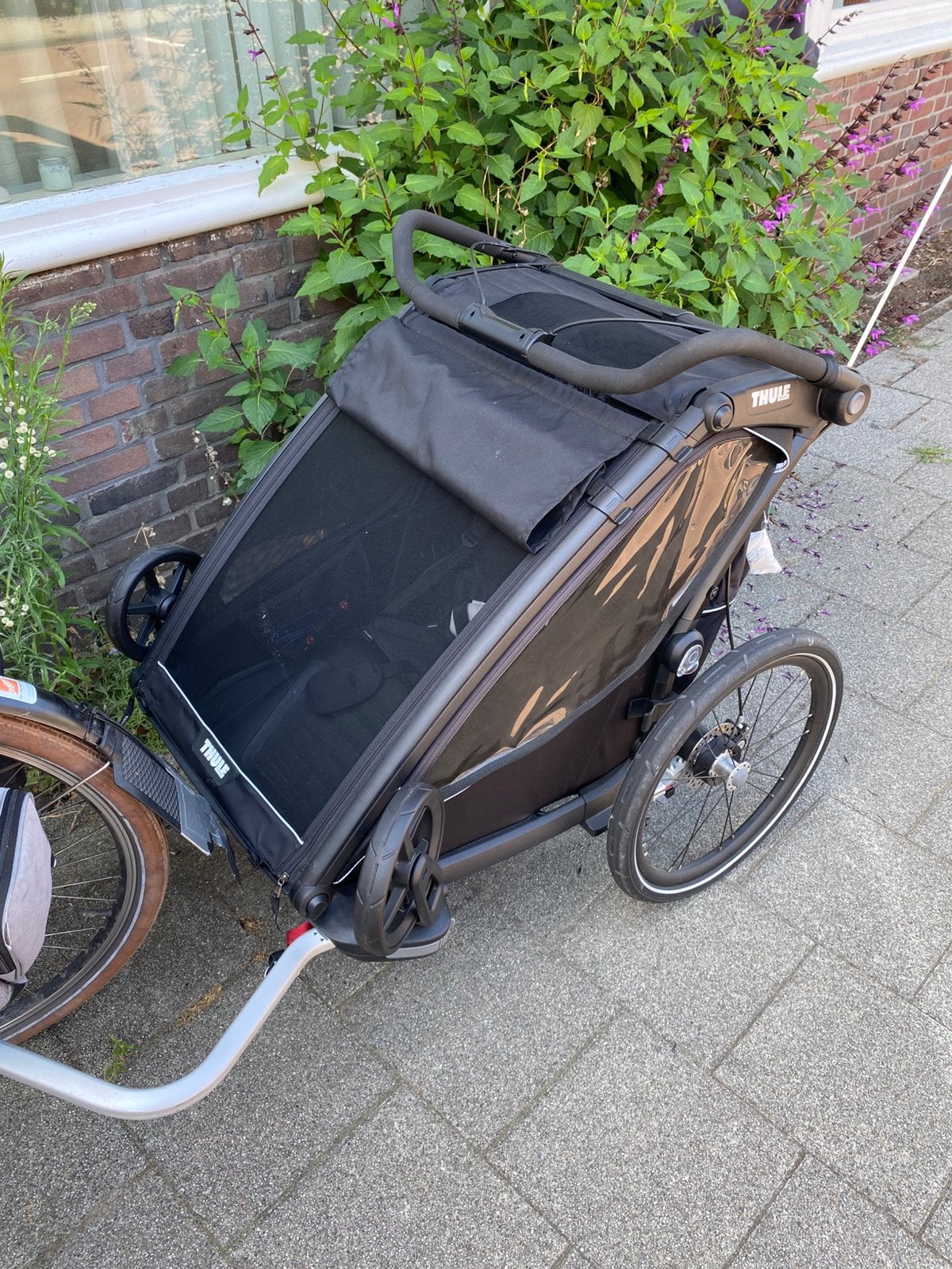 ThuleChariot sport double(Zwart)–ZgAn (Mei 2026)Accessoires, Ophalen, Vering, Zo goed als nieuw, Kinderkar