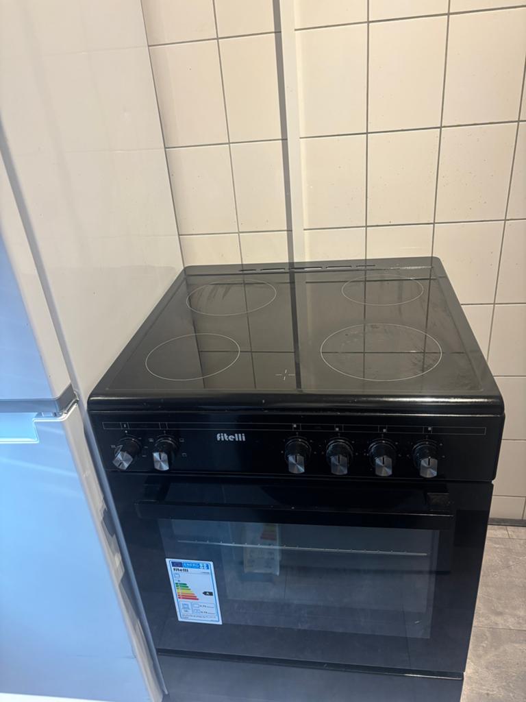 Fitelli FK6001ZW Vrijstaand Elektrisch Fornuis Keramisch, Ophalen, Hete lucht, 4 kookzones, Zo goed als nieuw