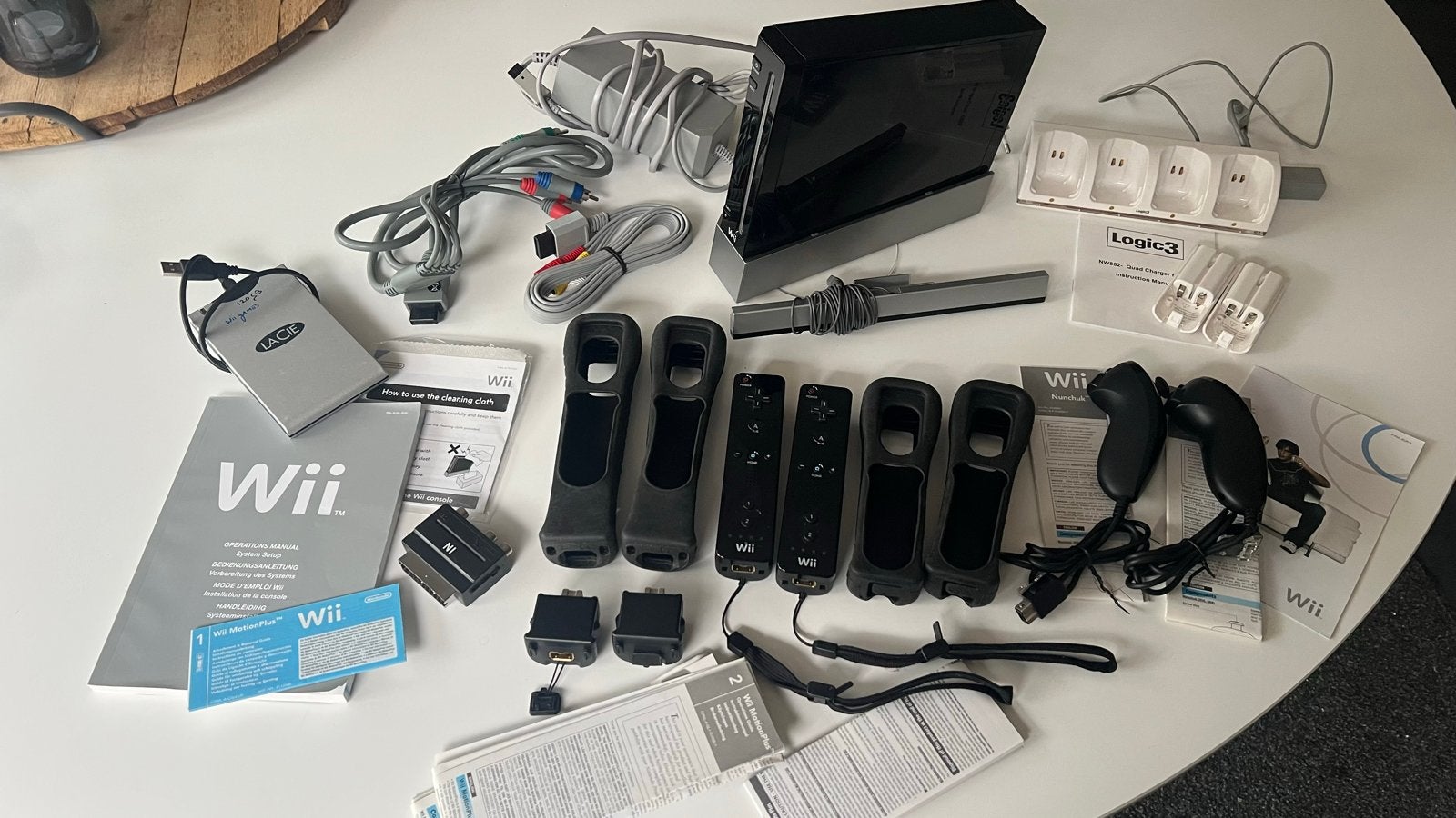 Complete Wii-set met 2 controllers en vele accessoires, Spelcomputers en Games, Ophalen of Verzenden, Gebruikt, Met 3 controllers of meer
