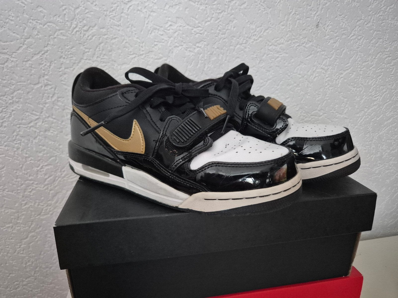 Nike Jordan Legacy 312 Low GS Zwart Goud Maat 38, Ophalen of Verzenden, Zo goed als nieuw, Zwart, Sportschoenen