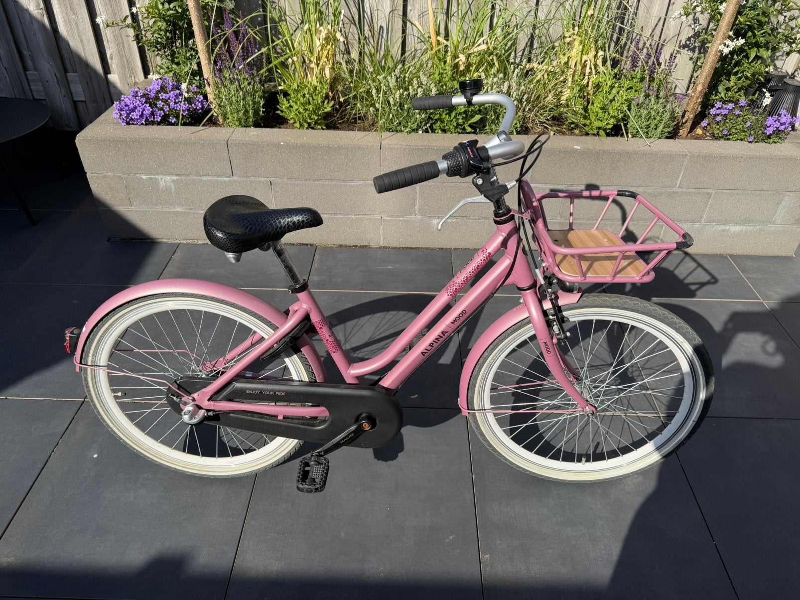 Alpine mood meisjesfiets 24 inch, Fietsen en Brommers, Ophalen, Terugtraprem, Handrem, Gebruikt