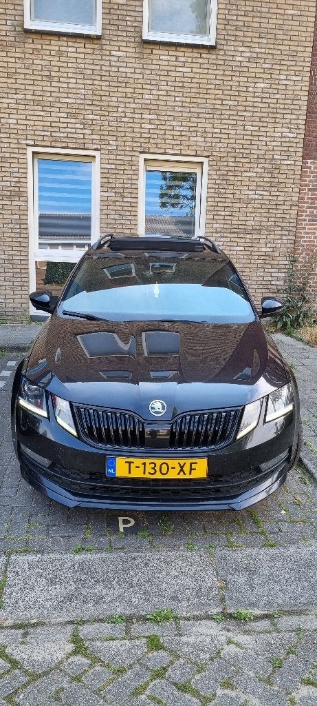Skoda Octavia 2.0 TDI Greentech 150pk DSG-7 Xenon/pano, Auto's, Dealer onderhouden, 4 cilinders, 700 kg, Stationwagon