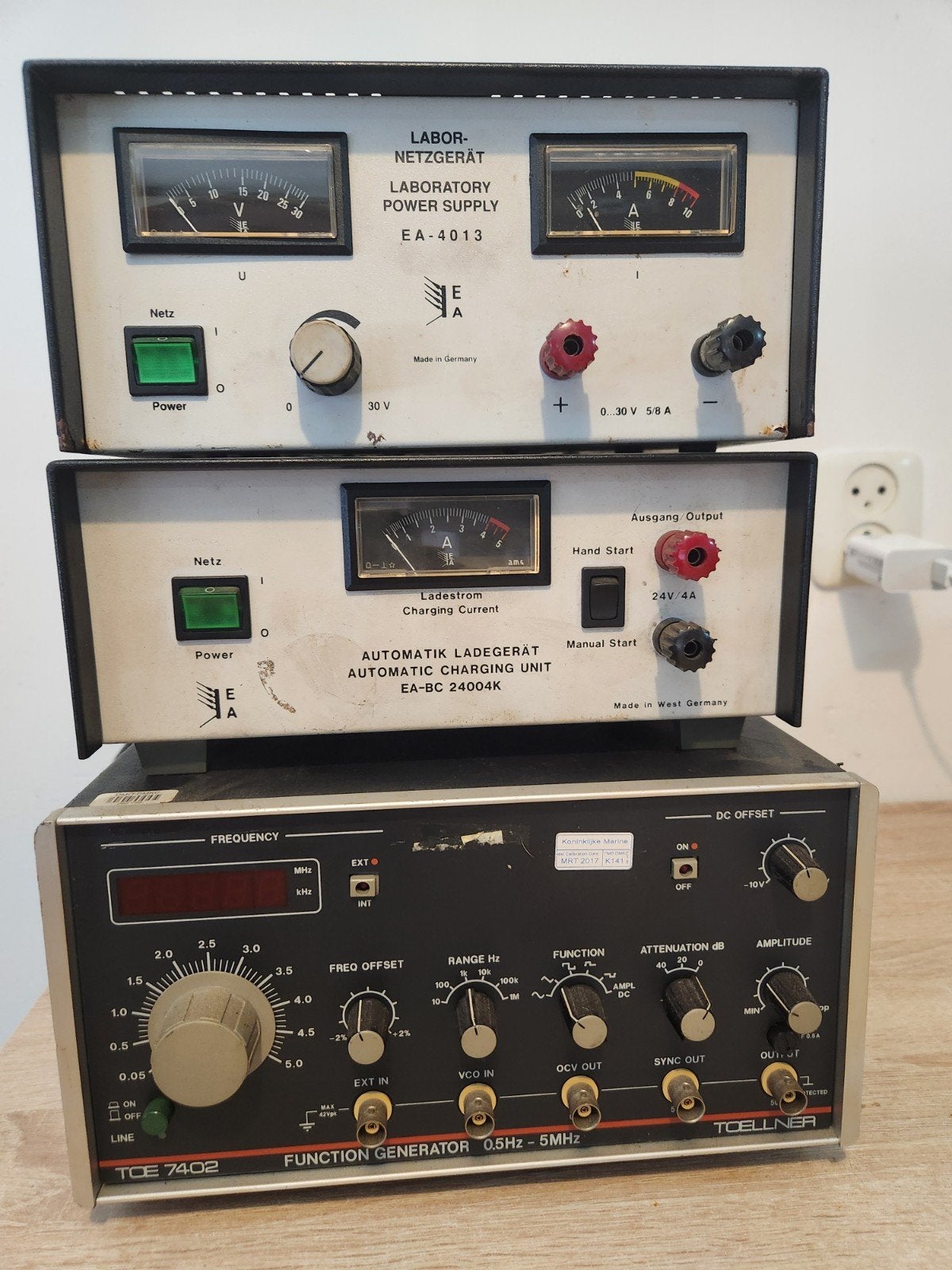 Labvoeding, acculader en functiegenerator set, Ophalen
