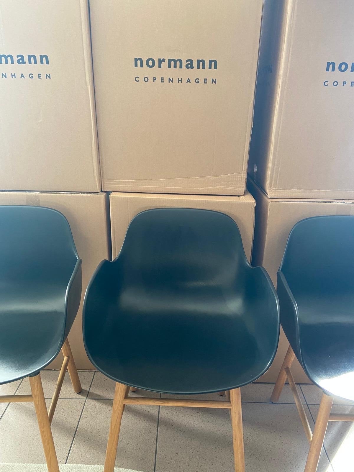 6 Normann Copenhagen Form Stoelen - Zwart met Houten Poten, Zwart, Ophalen of Verzenden, Zo goed als nieuw, Vijf, Zes of meer stoelen