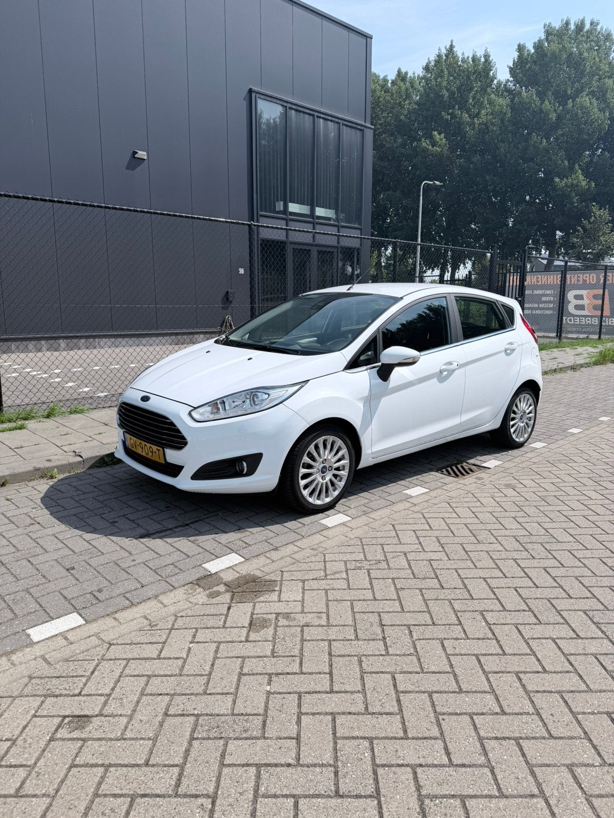 Ford Fiësta 1.0 74KW/100PK 5D Powershift 2015 Wit, Auto's, Ford, 40 €/maand, 100 pk, Wit, Origineel Nederlands