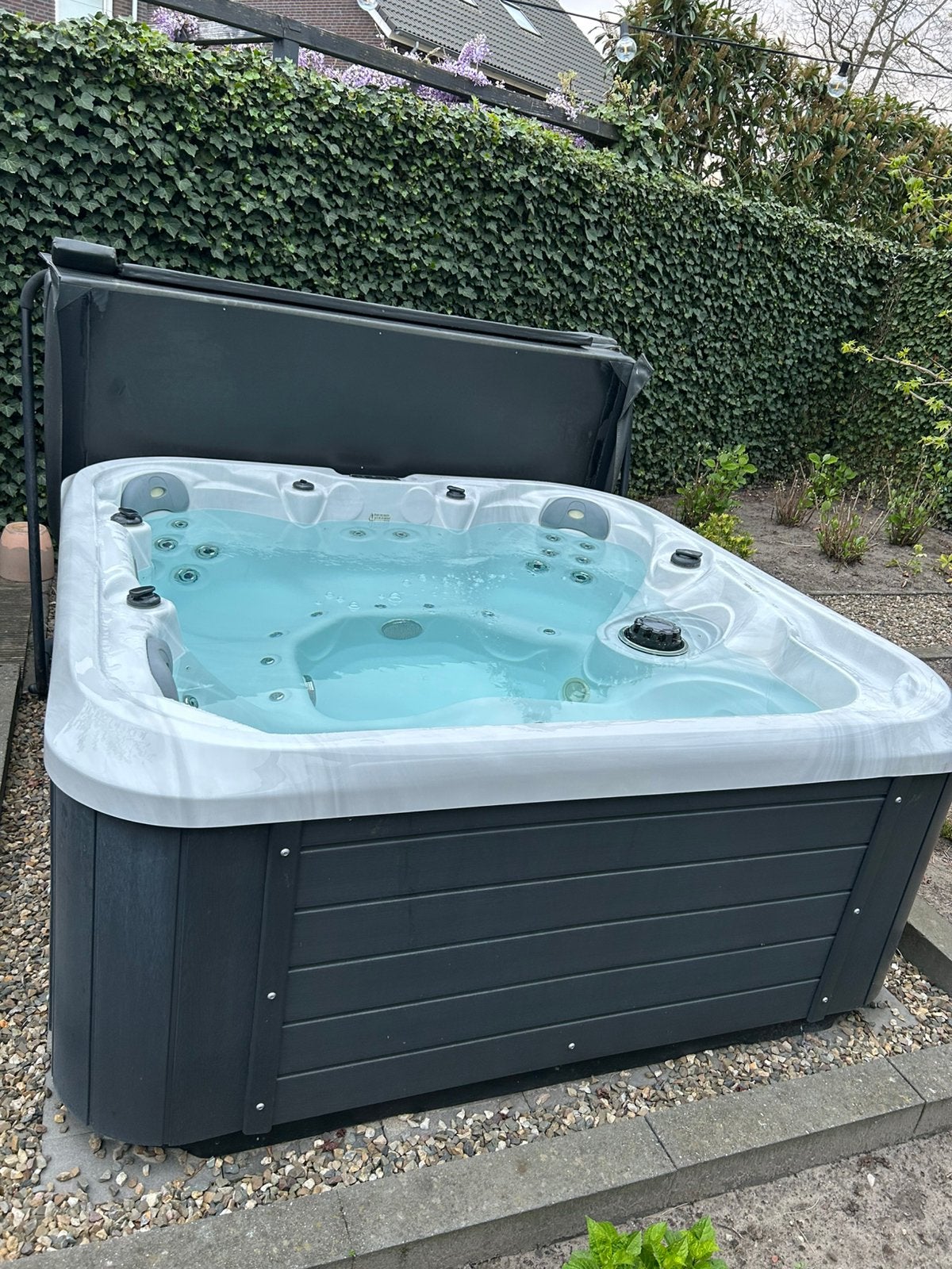 DS-100 Jacuzzi (2020) – Luxe Spa met Jets en Verlichting, Ophalen, Gebruikt, Filter, Vast