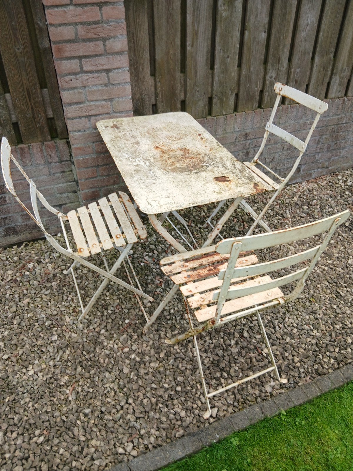 Vintage metal tuinset - tafel met 2 stoelen, Overige materialen, Gebruikt, 3 zitplaatsen, Ophalen of Verzenden