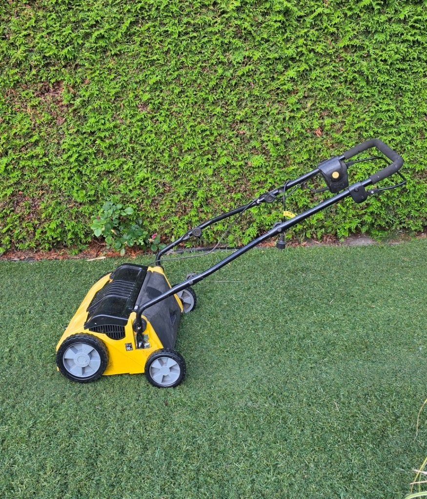 Compacte Veegmachine 3 in 1 voor kunstgras en straatwerk, Ophalen, Zo goed als nieuw, Garland
