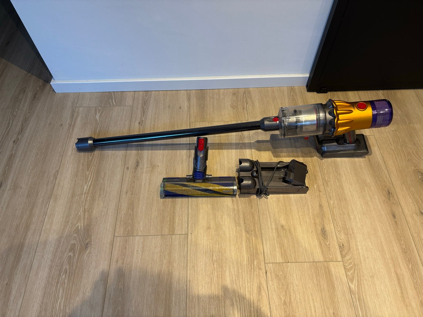 Dyson V12 steelstofzuiger met laser borstel, Gebruikt, Draadloos, Ophalen of Verzenden, Dyson