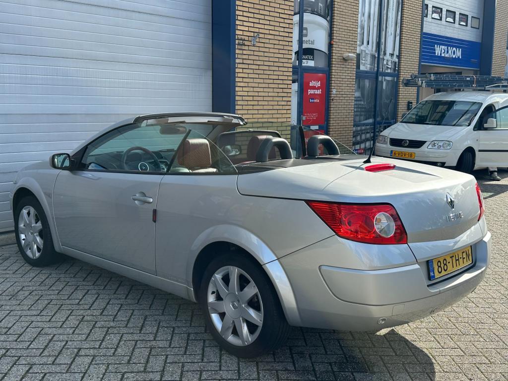 Renault Mégane Coupé-Cabriolet 2.0-16V Tech Line, Cabriole, Voorwielaandrijving, 1998 cc, 135 pk, Gebruikt
