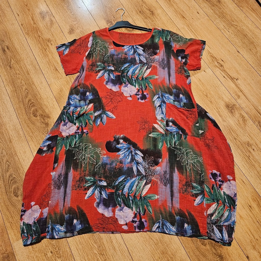 Rode Bloemenjurk A-lijn made in Italy incl verzend, Kleding | Dames, Jurken, Verzenden, Maat 46/48 (XL) of groter, Zo goed als nieuw