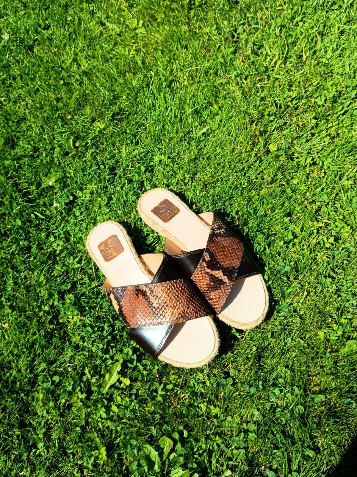 Nieuwe Kanna slippers met bruine slangenprint, maat 37/37.5, Bruin, Nieuw, Kanna, Ophalen