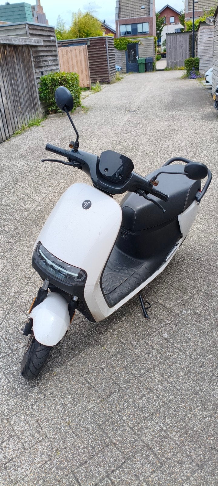 Segway E110S Elektrische Scooter - Wit, Fietsen en Brommers, Snorfietsen en Snorscooters, Ophalen of Verzenden, Gebruikt, Elektrisch