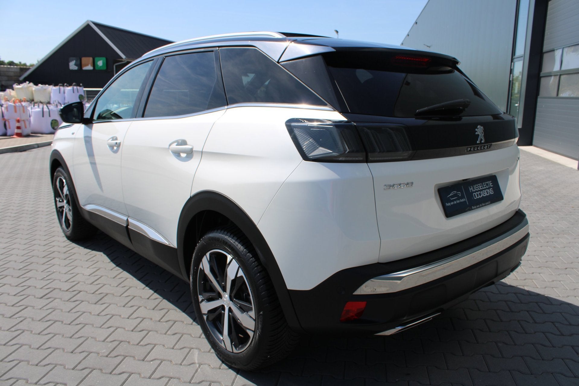 Foto 3 van Peugeot 3008 1.2 PureTech GT Line Schuifdak