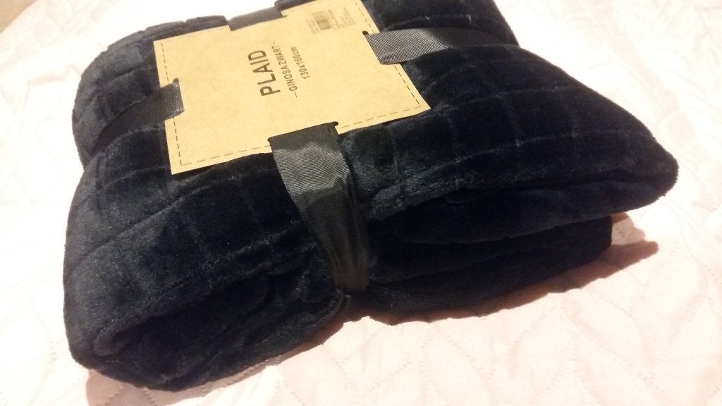 Nieuwe plaids in de kleur zwart. 130x160 cm 2 voor € 25.-, Ophalen, Nieuw, Plaid, Zwart