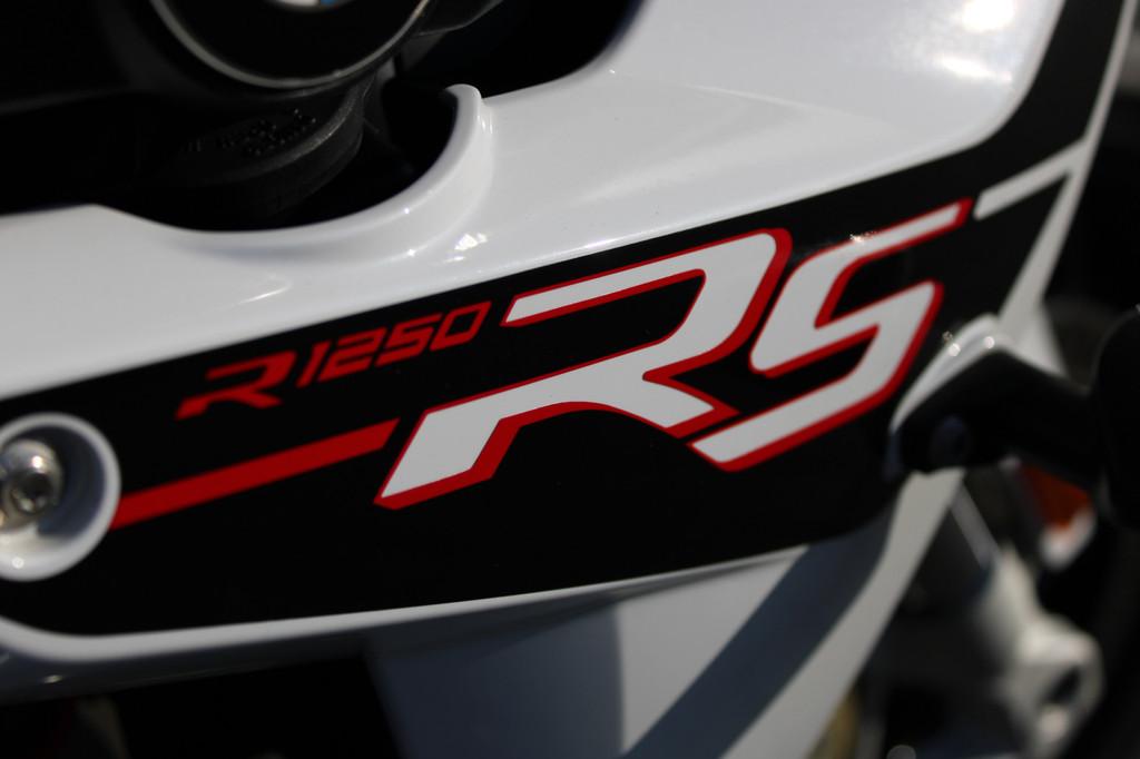 BMW R 1250 RS |Stijlvariant Sport |Zijkoffers (bj 2022), Verkoop.motorrad@oostland-enschede.nl, 1254 cc, LED Verlichting, Spaansland 10
7543BG  ENSCHEDE, NL