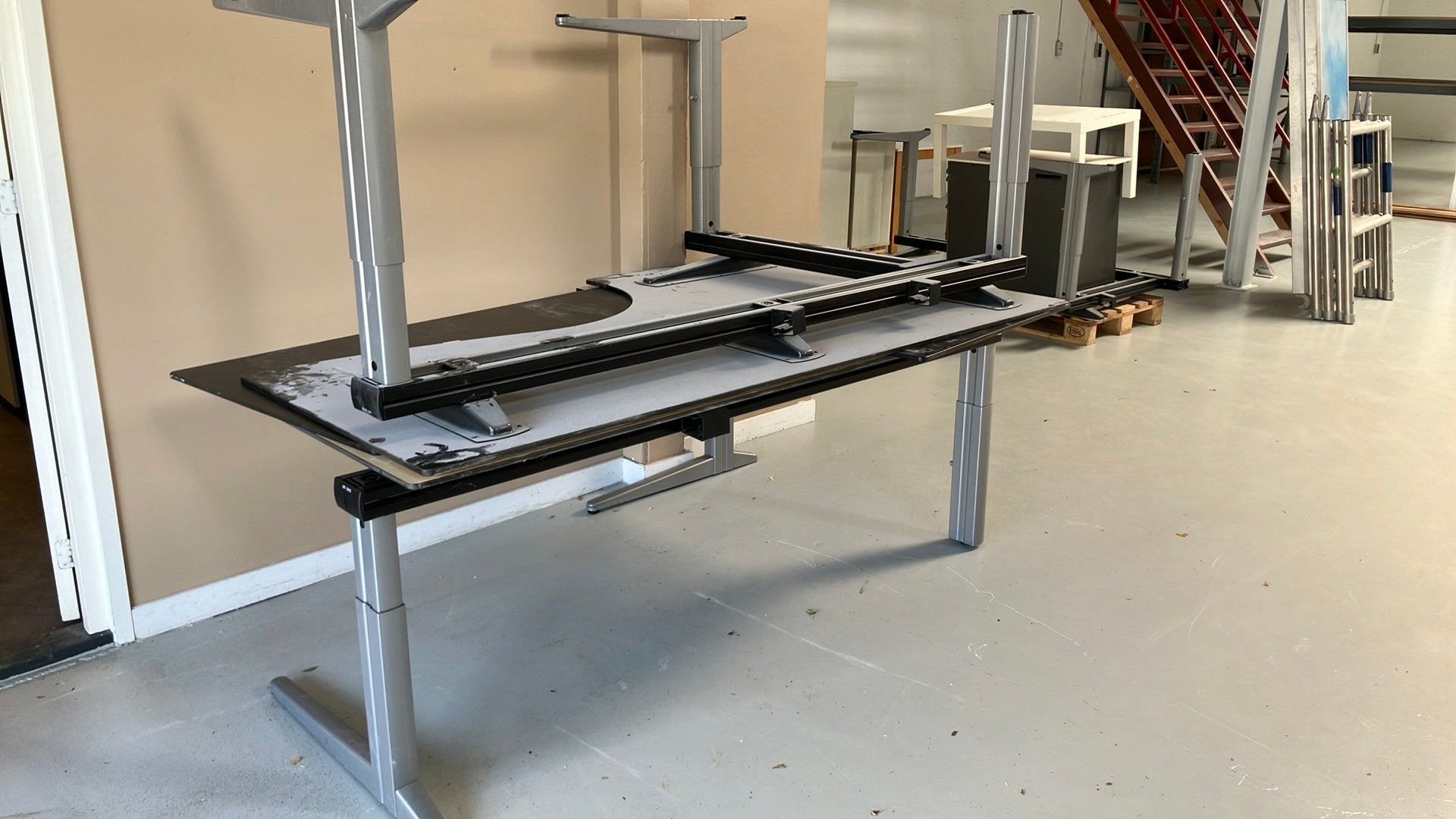 Gratis 3x Bureau van ahrend, Huis en Inrichting, Bureaus, Ophalen, In hoogte verstelbaar, Gebruikt